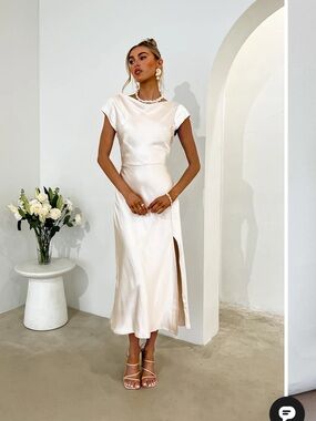 Selfie Leslie-Lucinda Twist Back Midi Dress Champagne